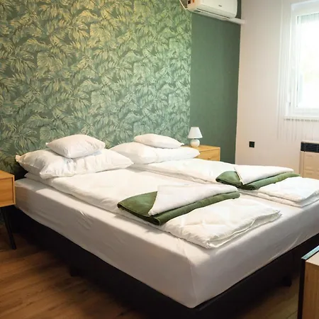 Gazde/Camere de închiriat Palm *